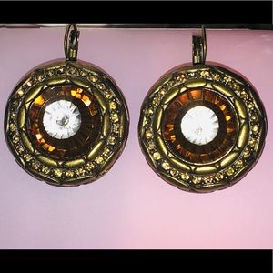 Vintage women earrings with accent stone